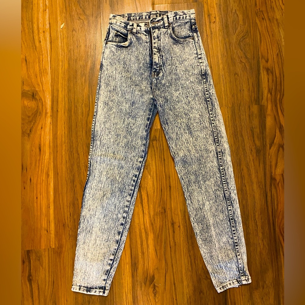High waisted 90s boyfriend jeans